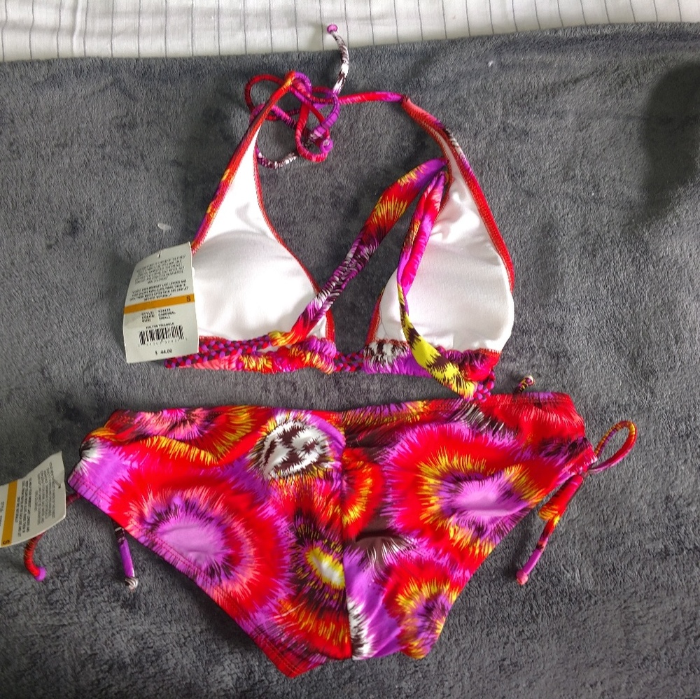 Split bikini - Picture 3 of 3